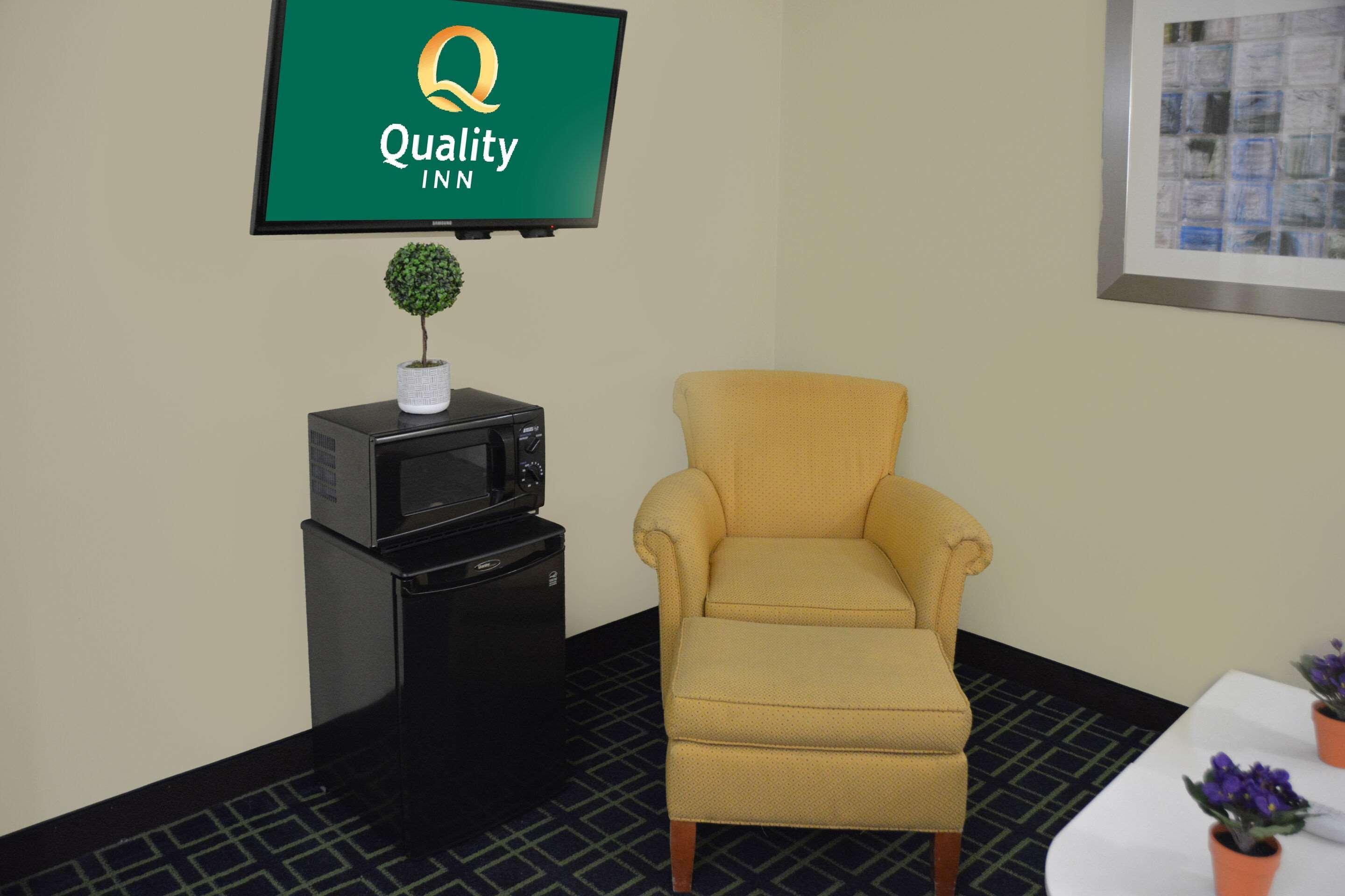 Quality Inn & Suites ダブリン エクステリア 写真