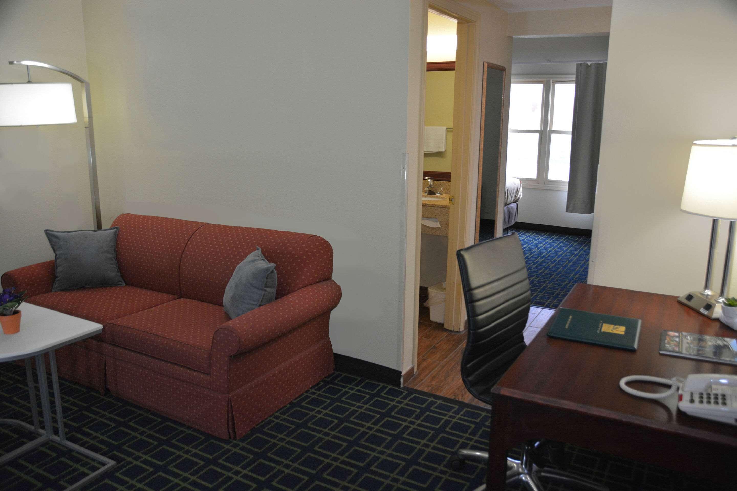 Quality Inn & Suites ダブリン エクステリア 写真