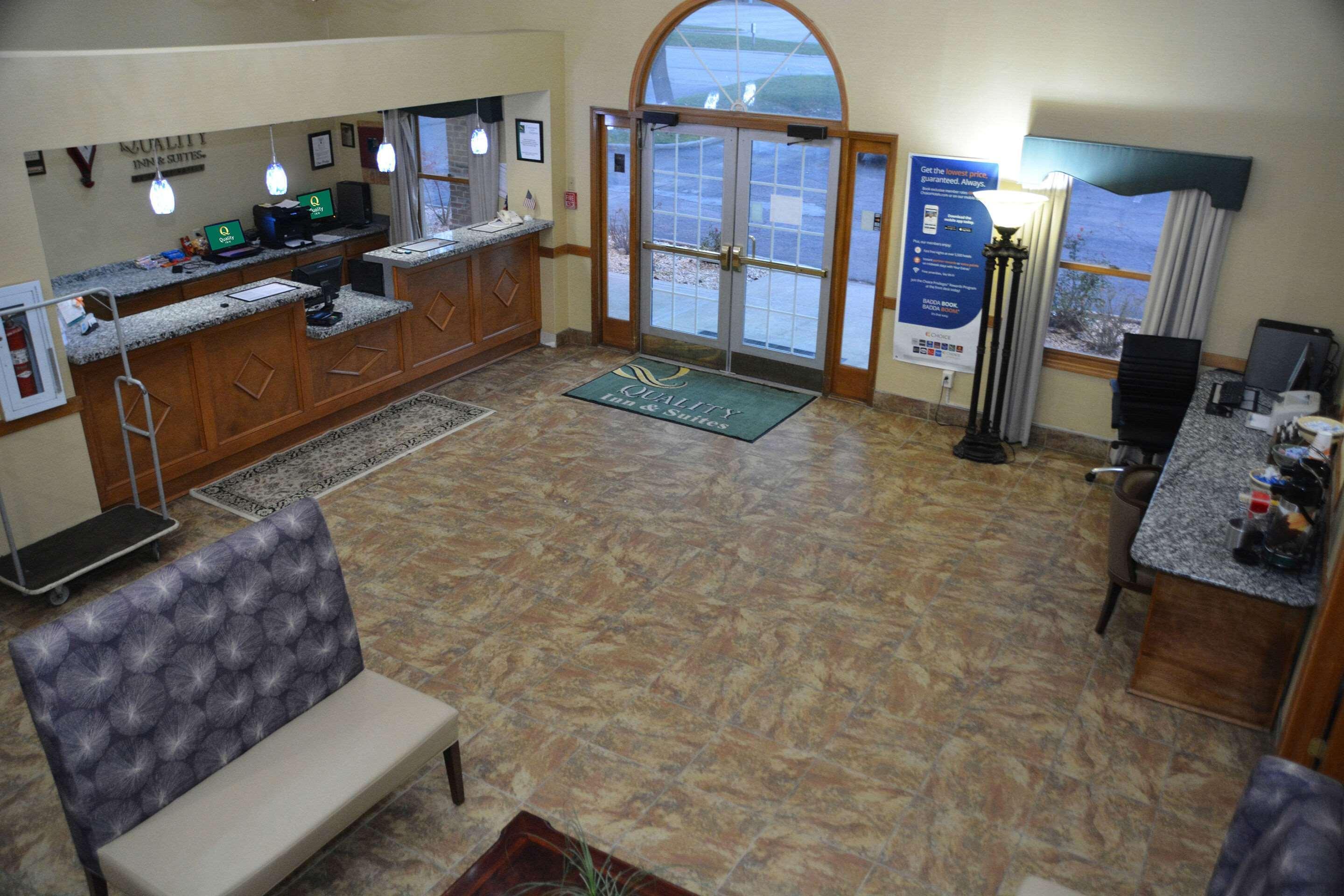 Quality Inn & Suites ダブリン エクステリア 写真