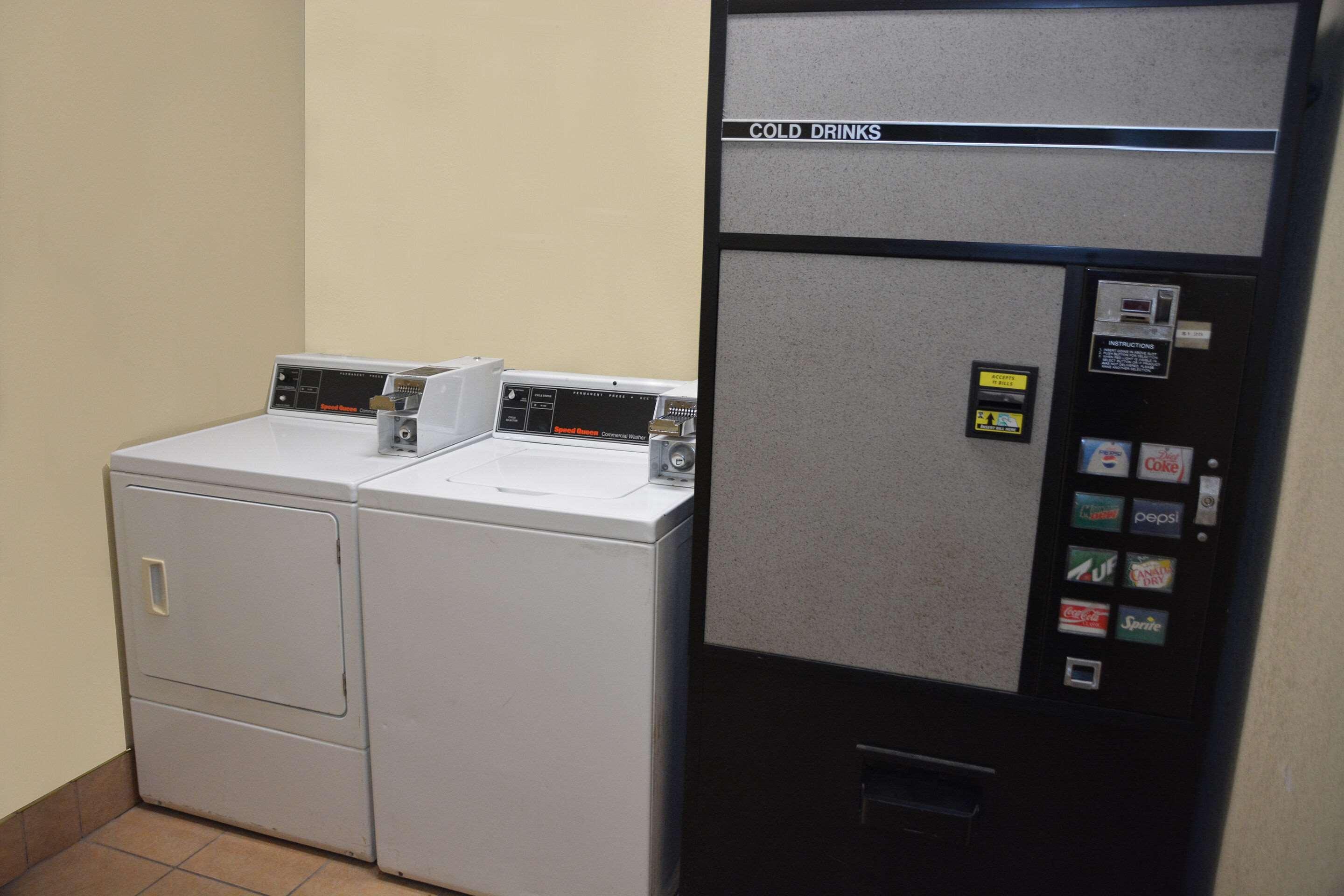 Quality Inn & Suites ダブリン エクステリア 写真